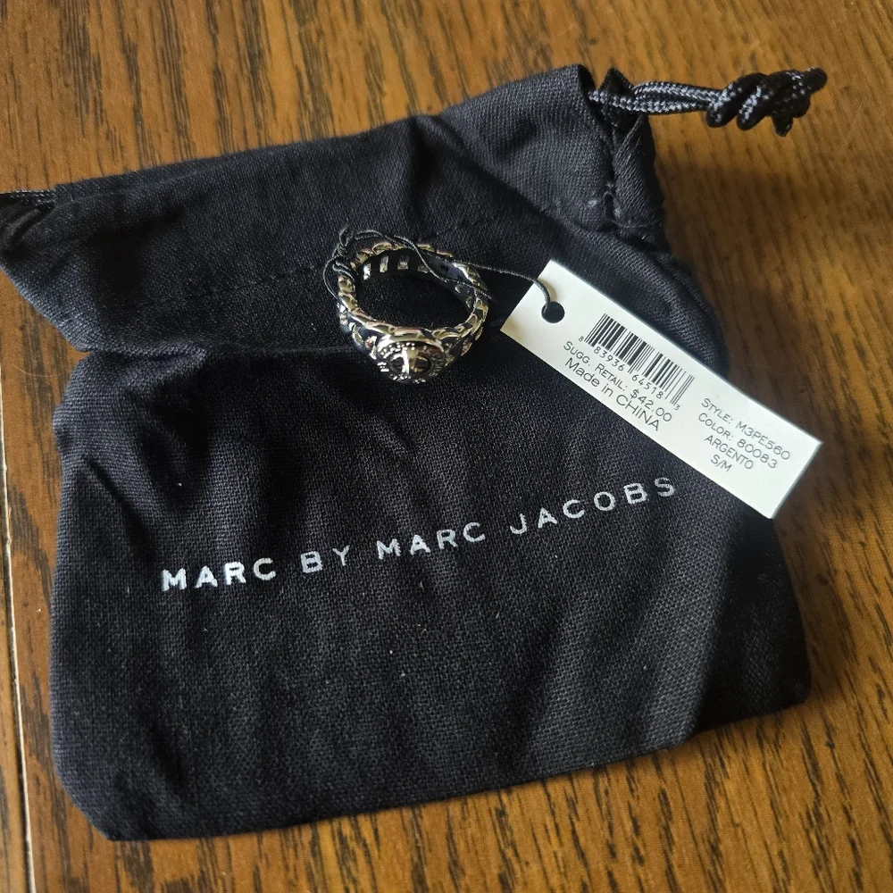 NEW Marc by Marc Jacobs Argento Silvertone Katie Turnlock Ring S/M - Picture 7 of 10